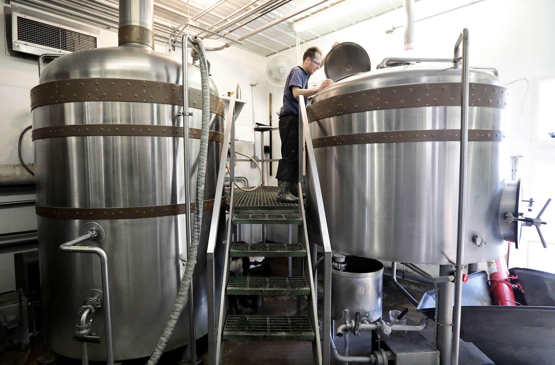 Wisconsin Brewing Co. purchases Lake Louie Brewing Co.